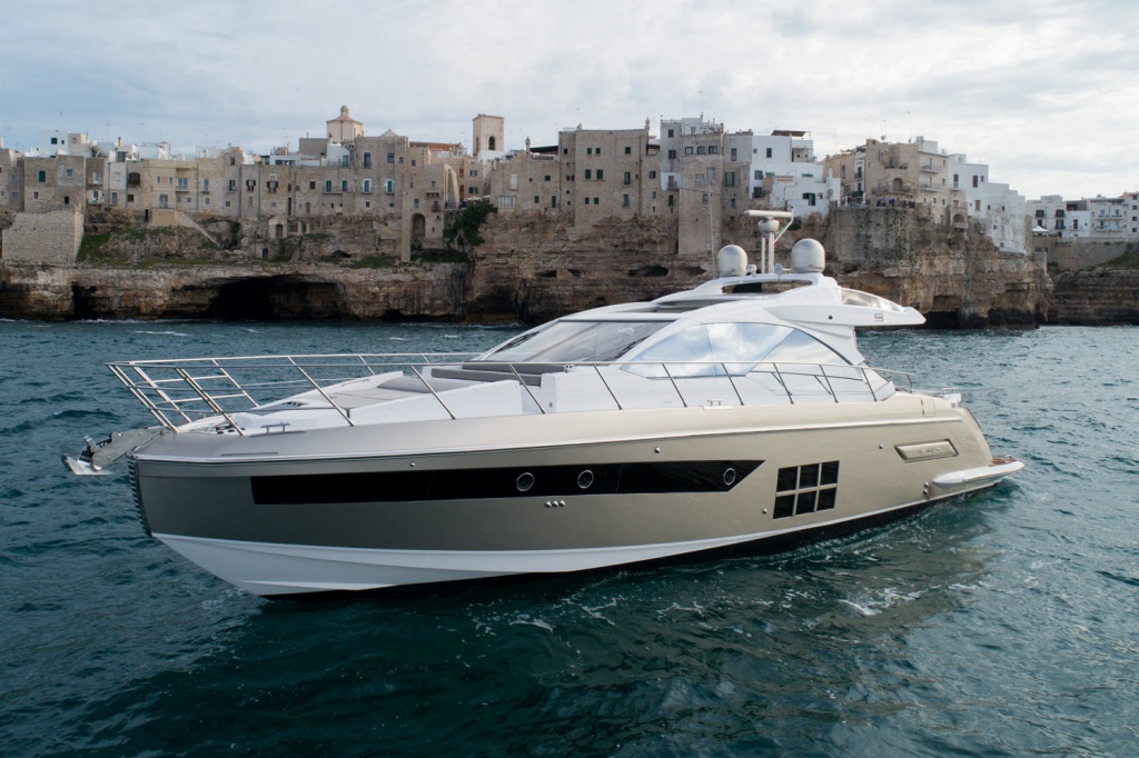 Yacht Azimut S6 for hire in Cyprus in Limassol